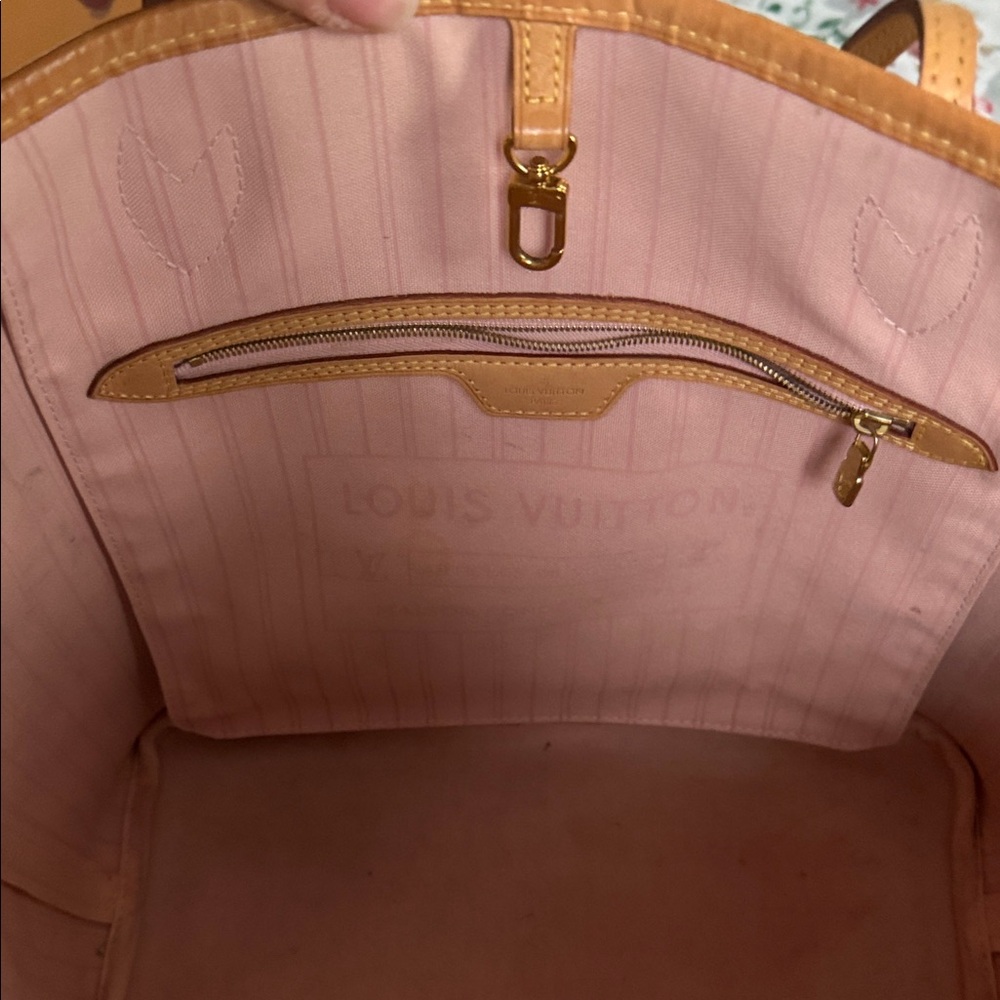 Louis Vuitton Damier Azur Tote - Cream and Tan - Picture 7 of 10